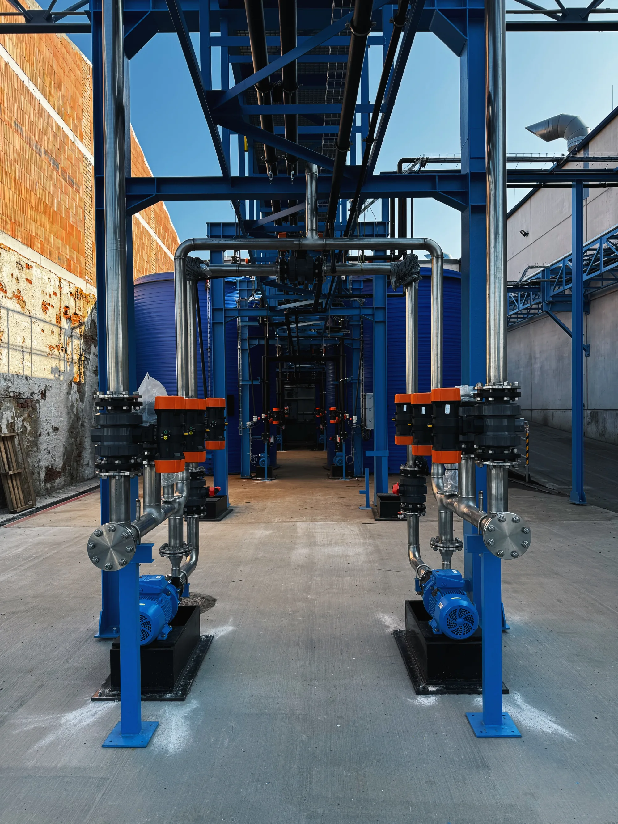 Installation eines Rohrleitungssystems von PPS Engineering